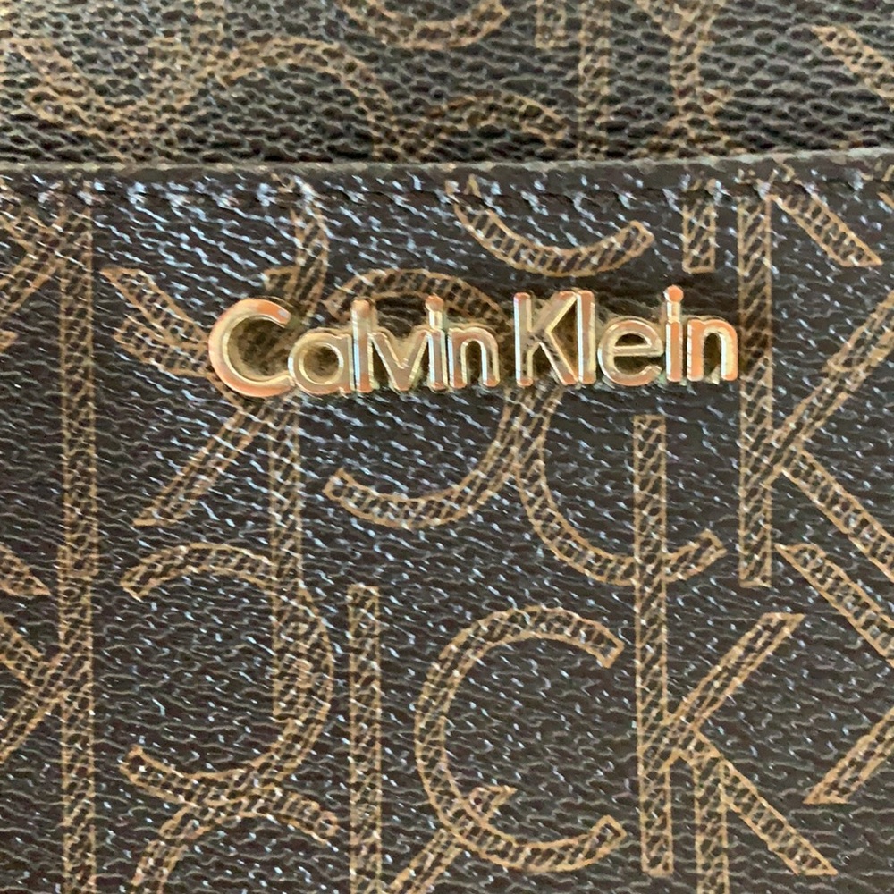 Calvin Klein monogram crossbody purse - Picture 6 of 8